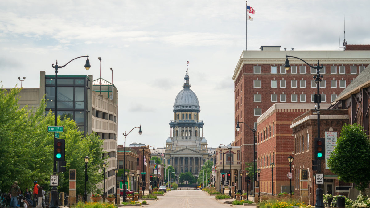 street view of the illinois state capitol building